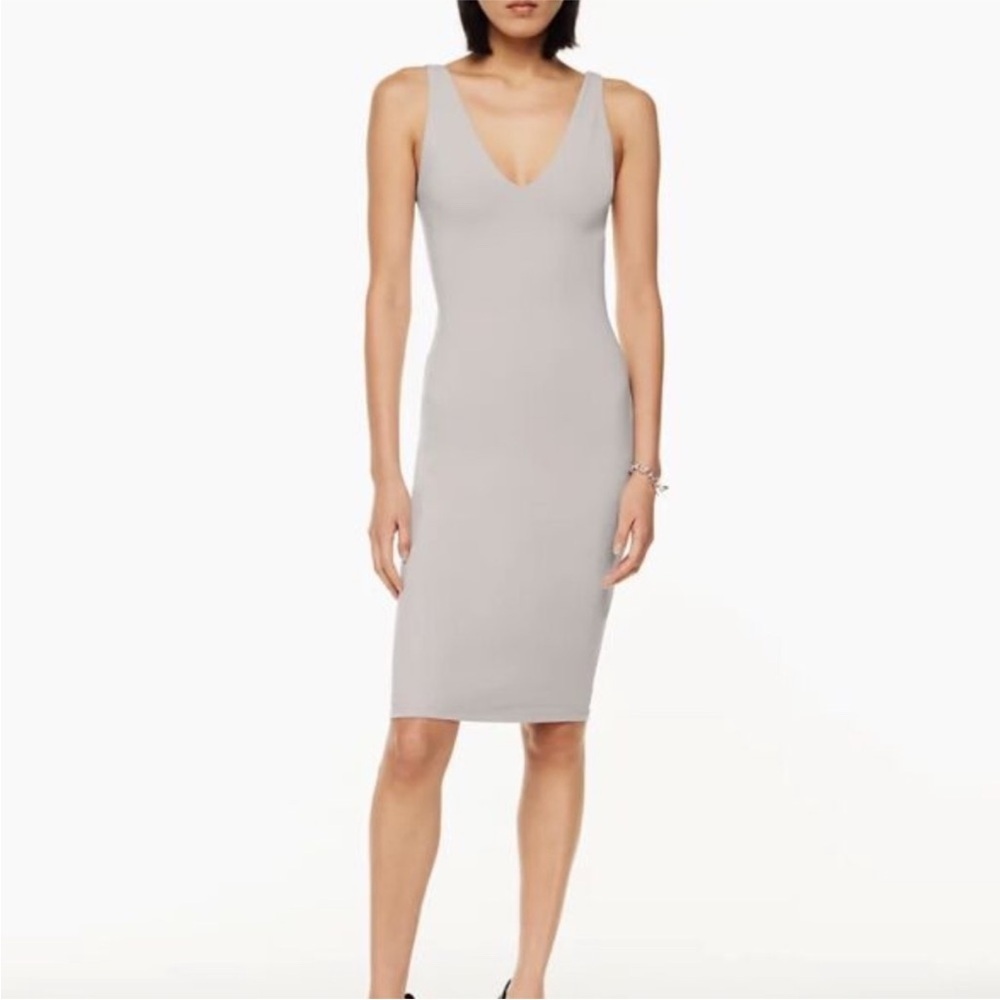 Aritzia Babaton Contour V Neck Midi Dress Size Large
